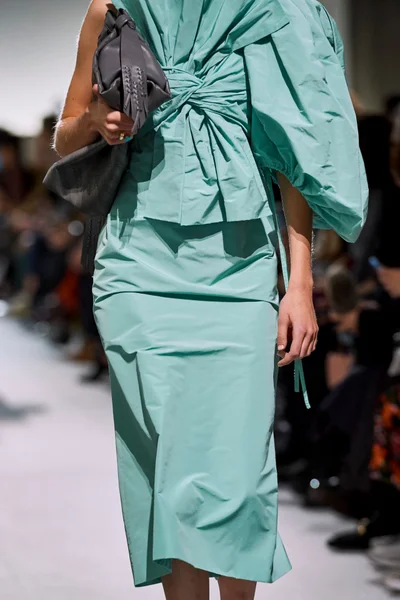 Look 150